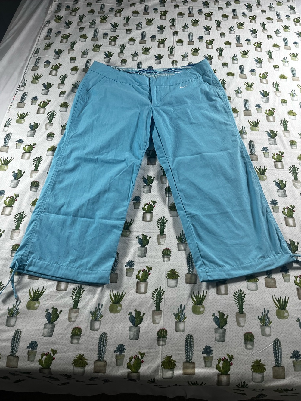 Nike Women’s Capri Pants NWT Blue Size Large Lightweight